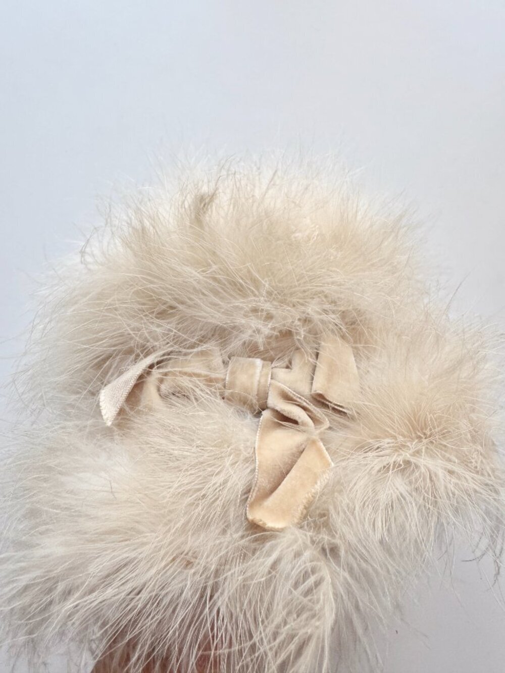 Vintage Beige Ostrich Feather Velvet Bow Wool Felt Cloche Hat - Picture 8 of 16